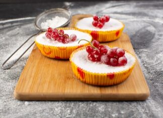 Сметанник с печеньем без выпечки