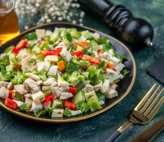 Салат с грудкой куриной отварной