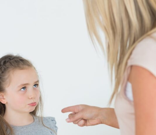 Успокаиваем ребенка: как заговорить испуг