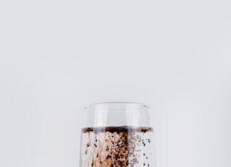 Приметы: разбить стакан