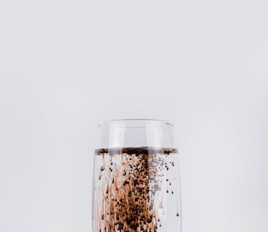 Приметы: разбить стакан