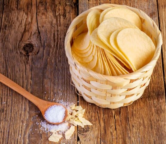 Чипсы из картошки: рецепт в домашних условиях