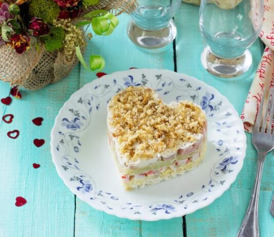 Торт «Наполеон» с рыбной начинкой