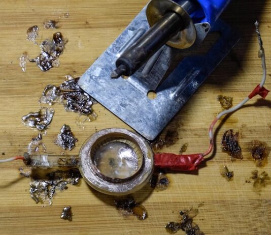 Флюс с припоем для пайки