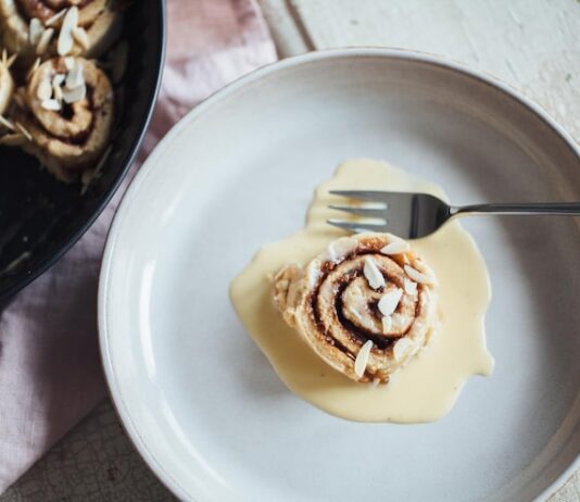 Простой рецепт крема для бисквитного рулета