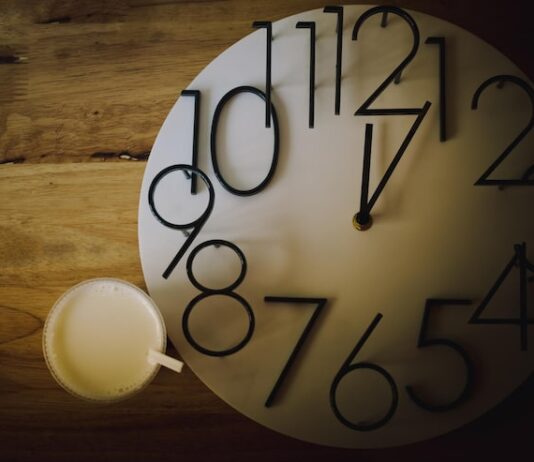 Часы показывают 11:22 — значение и тайна