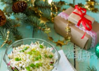Праздничный салат с курицей: рецепт