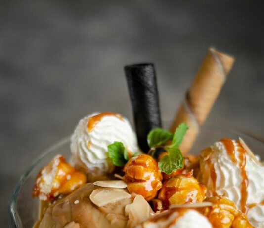 Сливочное мороженое с сгущенкой