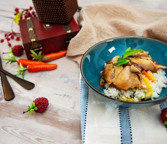 Ужин с рисом и курицей