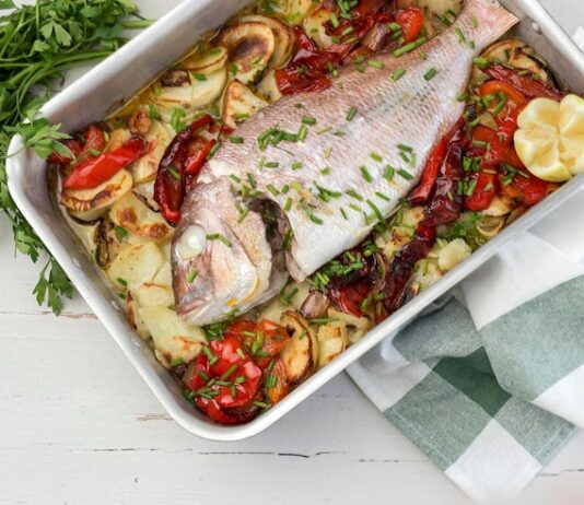 Минтай в духовке: простые рецепты