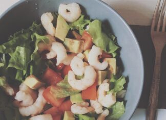 Рецепт салата из кальмаров и креветок