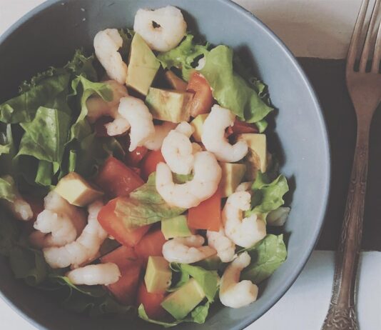 Рецепт салата из кальмаров и креветок