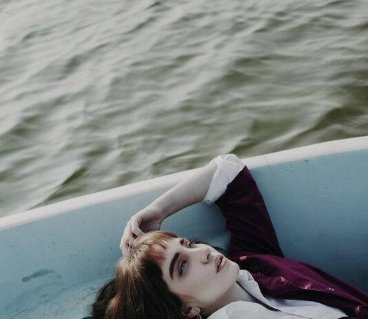 К чему снится корабль женщине