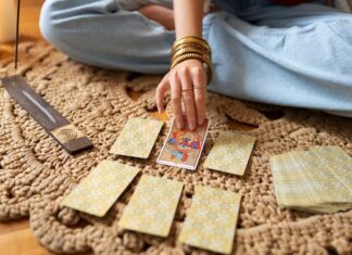 Восьмерка Жезлов: Таро и чувства