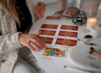 Расклад Таро на чувства онлайн