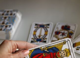 Туз Мечей в Таро: влияние на отношения