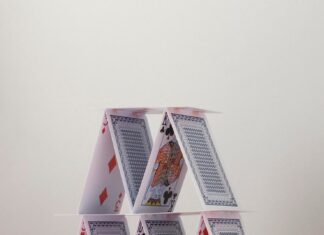 4 Кубка и Туз Мечей: Таро и Его Тайны