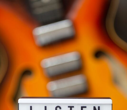 Найдите фамилию любимого музыканта в Яндексе