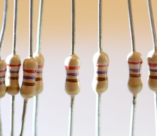 Мощность тока на резисторе: формула и расчет