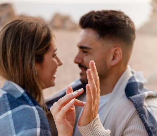 Приворот на отношения: как это сделать