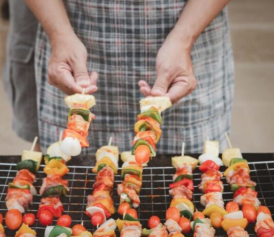 Шашлык на шпажках: пошаговый рецепт