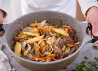 Приготовление гуляша из свинины