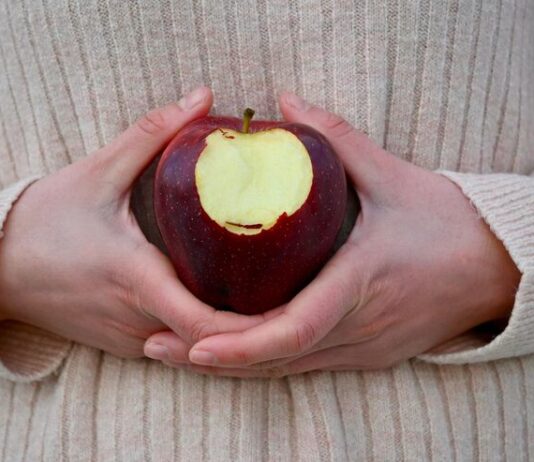 Яблочный заговор от бородавок