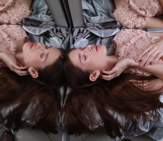 Видеть во сне много девушек: толкование сновидений