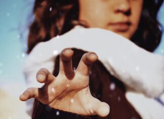 Перевернутая карта 3 Пентаклей в отношениях