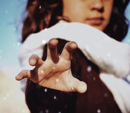 Перевернутая карта 3 Пентаклей в отношениях