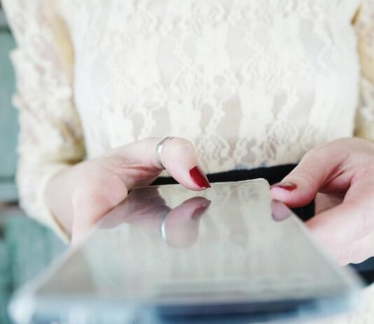 Подпись на открытке на свадьбу: как правильно составить