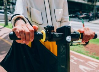 Учимся кататься на электросамокате Яндекс