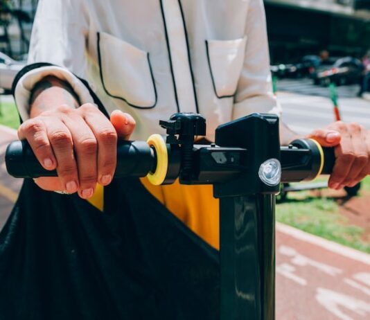 Учимся кататься на электросамокате Яндекс