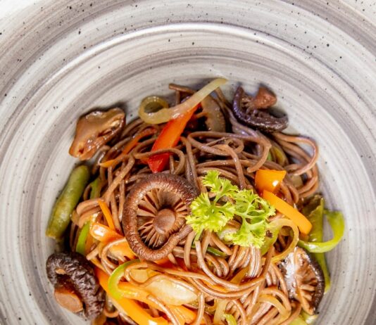 Гречневая лапша с овощами: простой рецепт