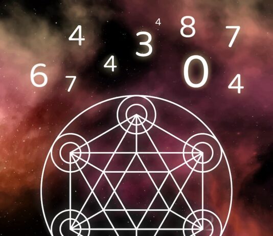 Луна и 8 пентаклей: сочетание в Таро