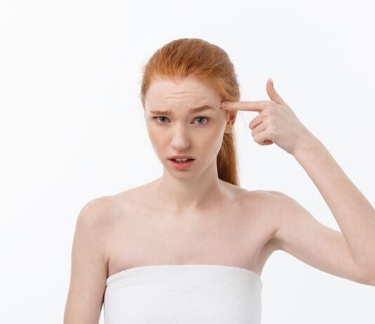 Прыщ на лбу слева: народные приметы и суеверия