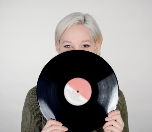 Почему не виден диск D: