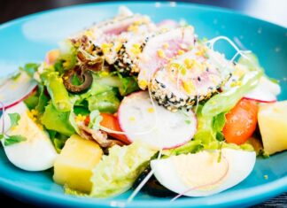 Рецепты салатов с копченой скумбрией