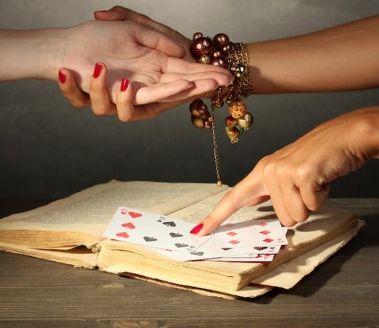 Написать ему или нет: гадание на чувства