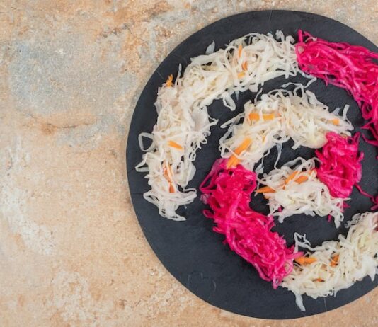 Салат из пекинской капусты с ветчиной