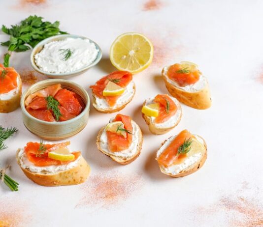 Мини-бутерброды на шпажках: рецепты