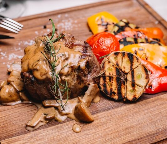 Говядина с грибами в духовке