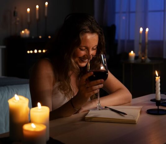 Позвонить ли ему первой: гадание на любовь