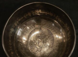 Поющие чаши: древнее искусство целительного звука и гармонии