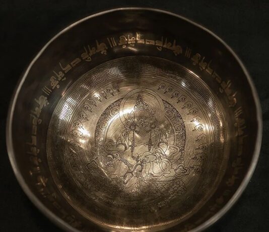 Поющие чаши: древнее искусство целительного звука и гармонии