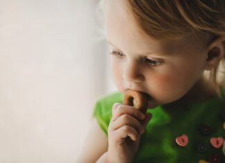 Ребенка укусила змея во сне