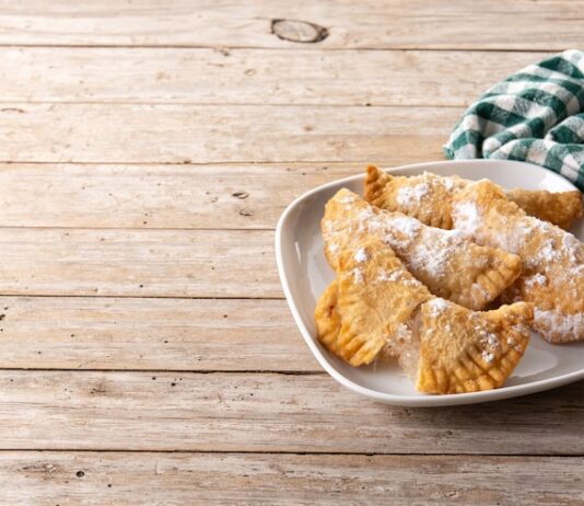 Конвертики из слоеного бездрожжевого теста