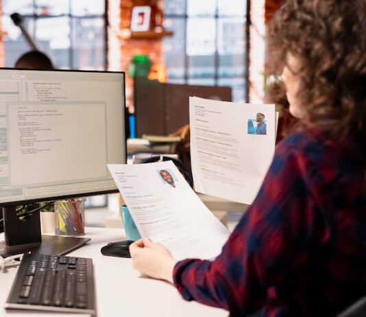 Поиск резюме по фамилии