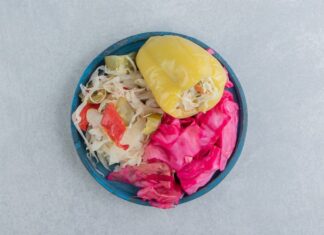 Быстрая маринованная капуста кусочками