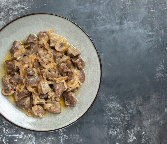 Бефстроганов из свинины в сметанном соусе